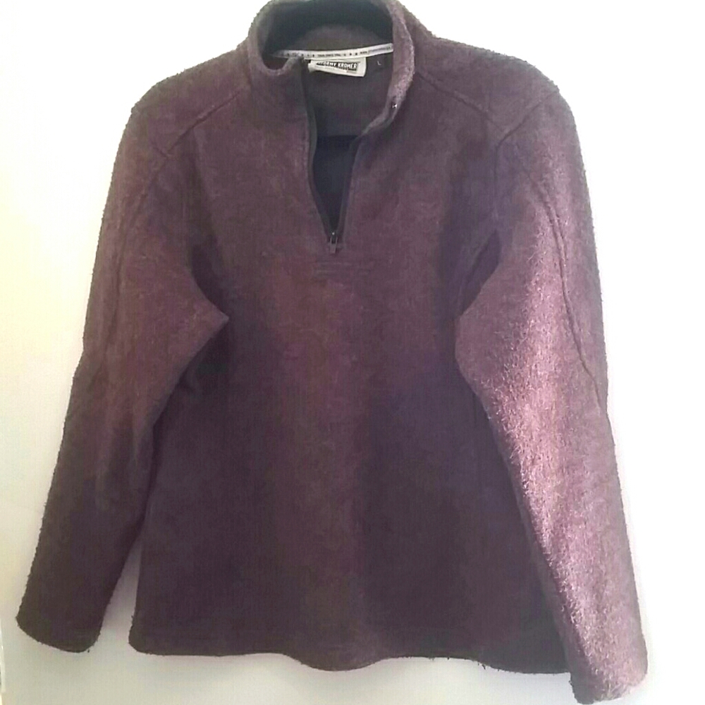 Size L Womens Stormy Kroner half zip.
